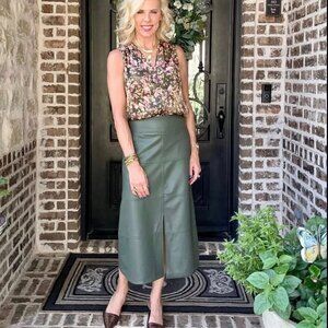 Cabi 4765 Kick it Skirt Fall 2024 Size 8 EUC
